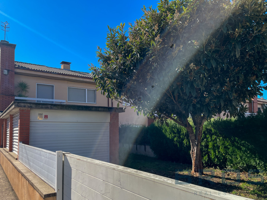 SEMI-DETACHED HOUSE IN THE VALL D’EN BAS