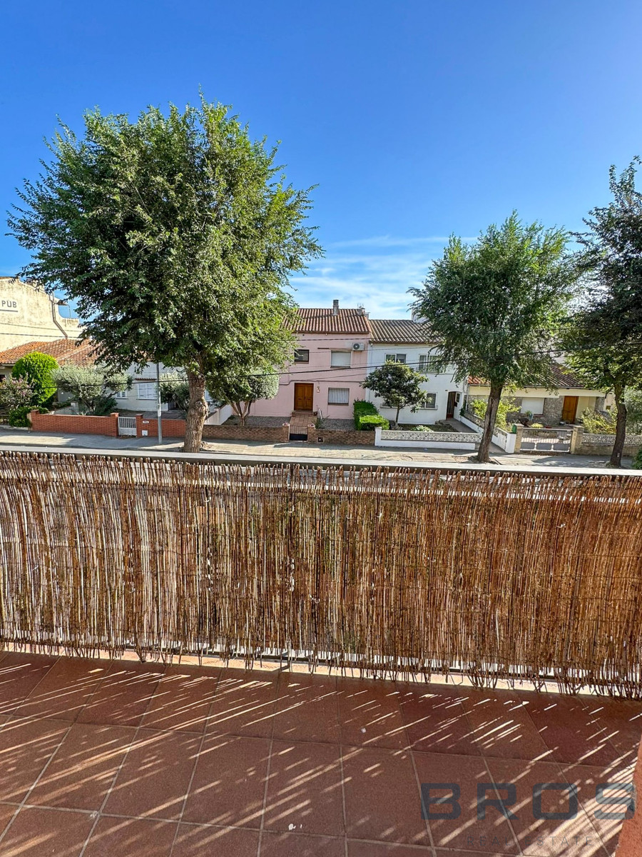 SPACIOUS AND BRIGHT FLAT IN A QUIET AREA OF TORROELLA DE MONTGRÍ