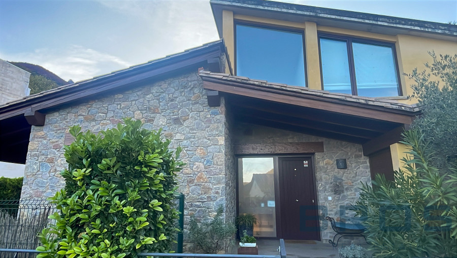 CASA MODERNA CON JARDÍN PRIVADO EN LA VALL D’EN BAS